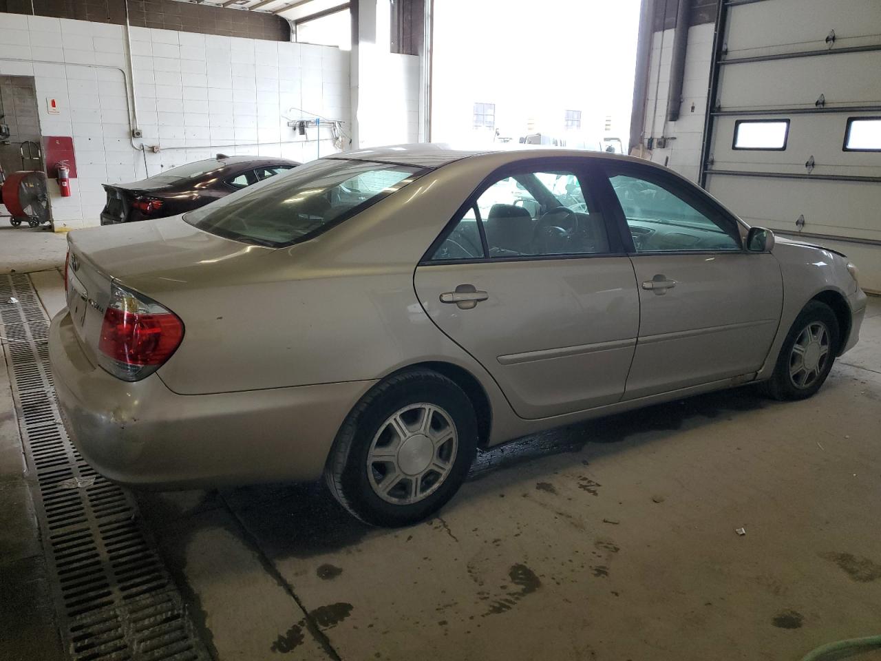 Изображение 3 2005 TOYOTA CAMRY LE 2005 с VIN 4T1BE32K75U385028