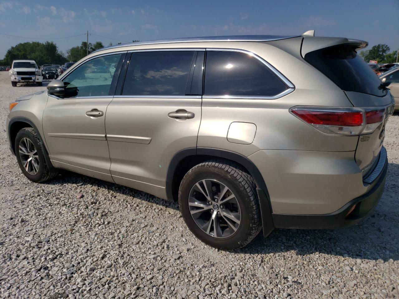 Изображение 2 2016 TOYOTA HIGHLANDER XLE 2016 с VIN 5TDJKRFH5GS503711
