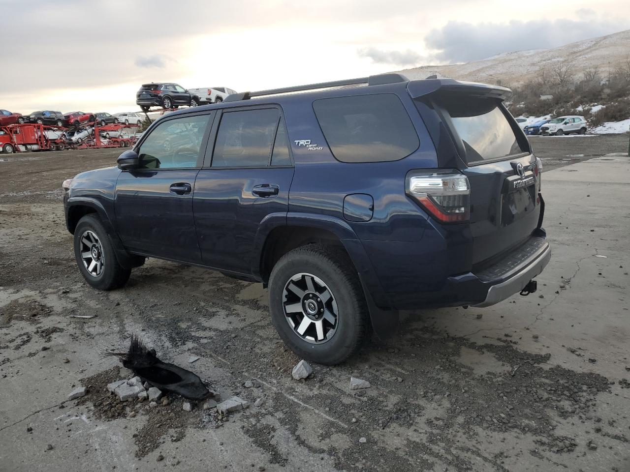 Изображение 2 2023 TOYOTA 4RUNNER SE 2023 с VIN JTEPU5JR4P6101767