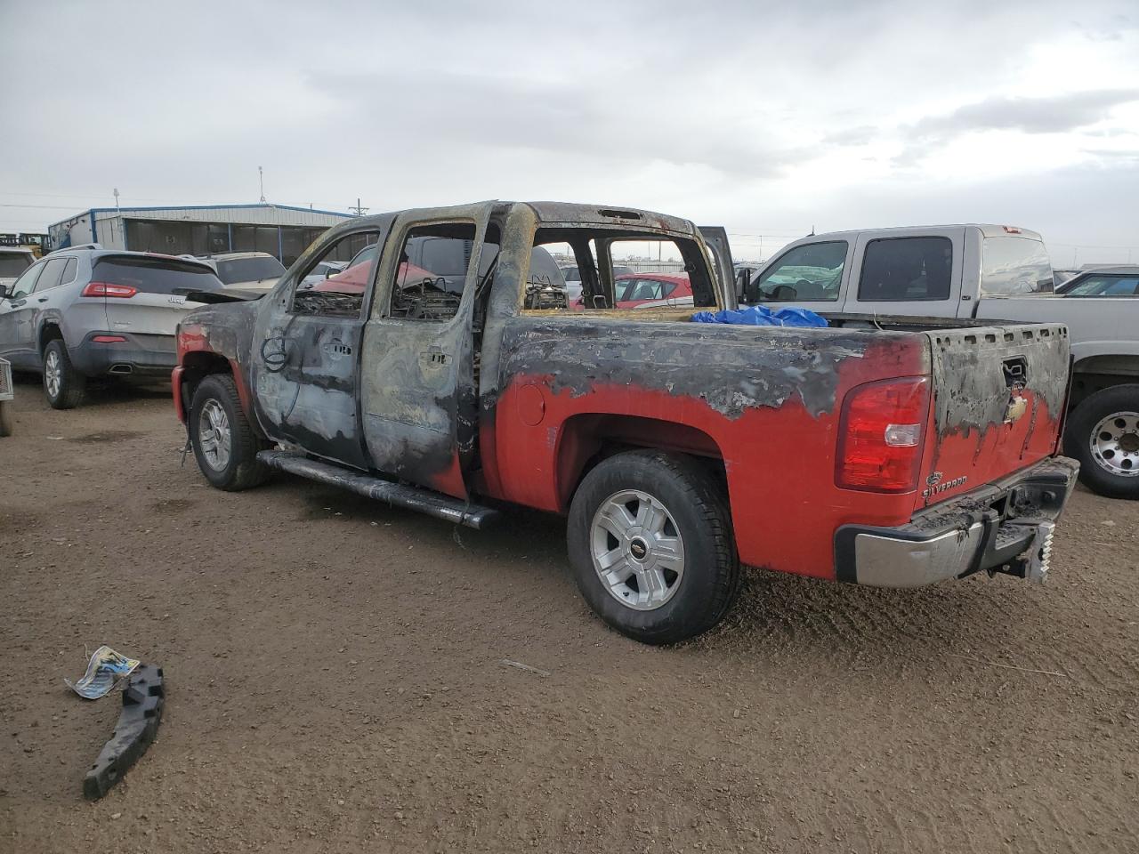 Image 2 of 2011 CHEVROLET SILVERADO K1500 LT 2011 with VIN 3GCPKSE34BG243820