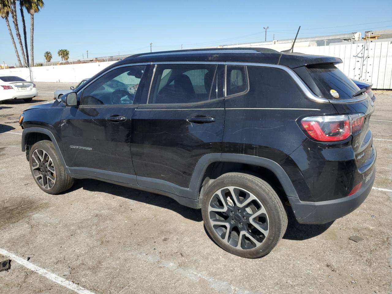 Image 2 of 2018 JEEP COMPASS LIMITED 2018 with VIN 3C4NJDCB6JT131283