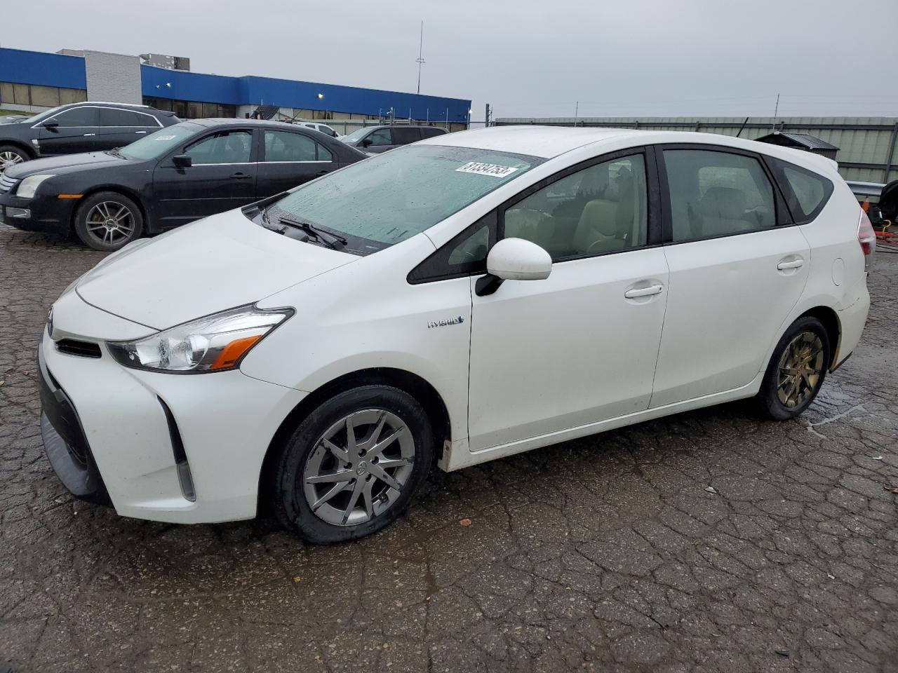 Image 1 of 2015 TOYOTA PRIUS V  2015 with VIN JTDZN3EU9FJ018487