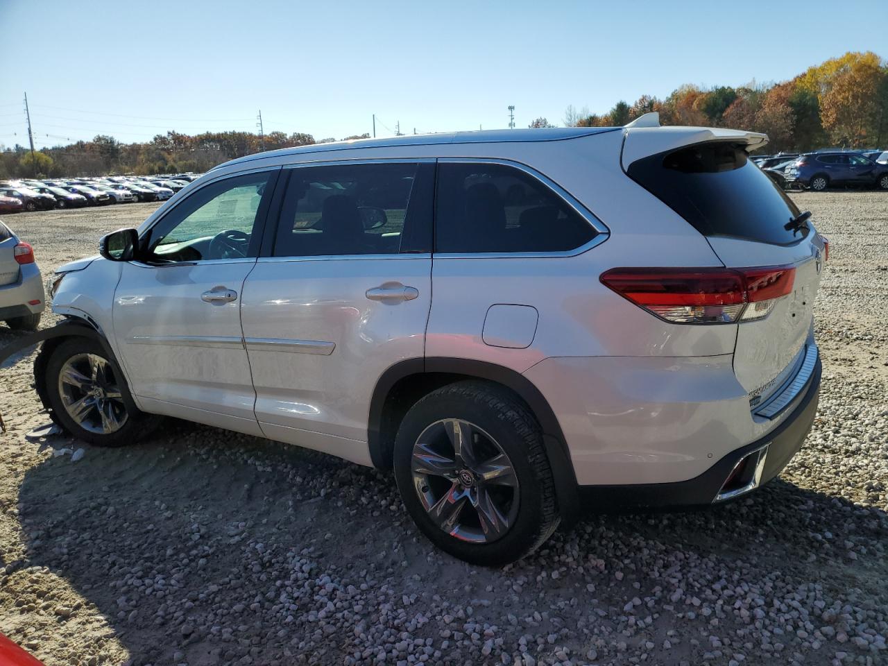 Image 2 of 2017 TOYOTA HIGHLANDER LIMITED 2017 with VIN 5TDDZRFH6HS455503