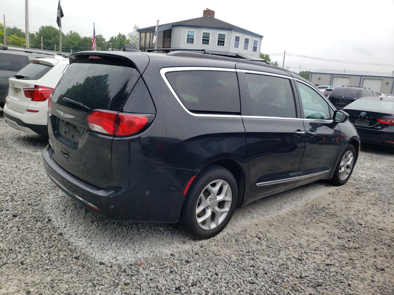 Image 3 of 2017 CHRYSLER PACIFICA TOURING L 2017 with VIN 2C4RC1BG4HR592129