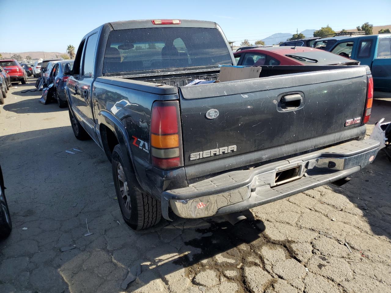 Obraz 2 z 2005 GMC NEW SIERRA K1500 2005 z VIN 2GTEK13T251110927