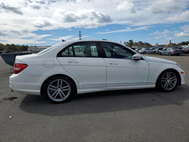 Obraz 3 z 2013 MERCEDES-BENZ C 300 4MATIC 2013 z VIN WDDGF8AB1DR261043