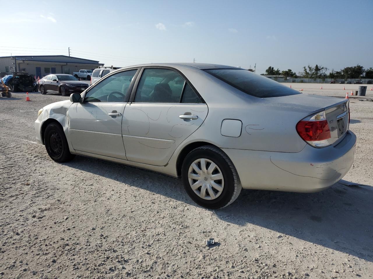 Image 2 of 2005 TOYOTA CAMRY LE 2005 with VIN 4T1BE32K85U013262