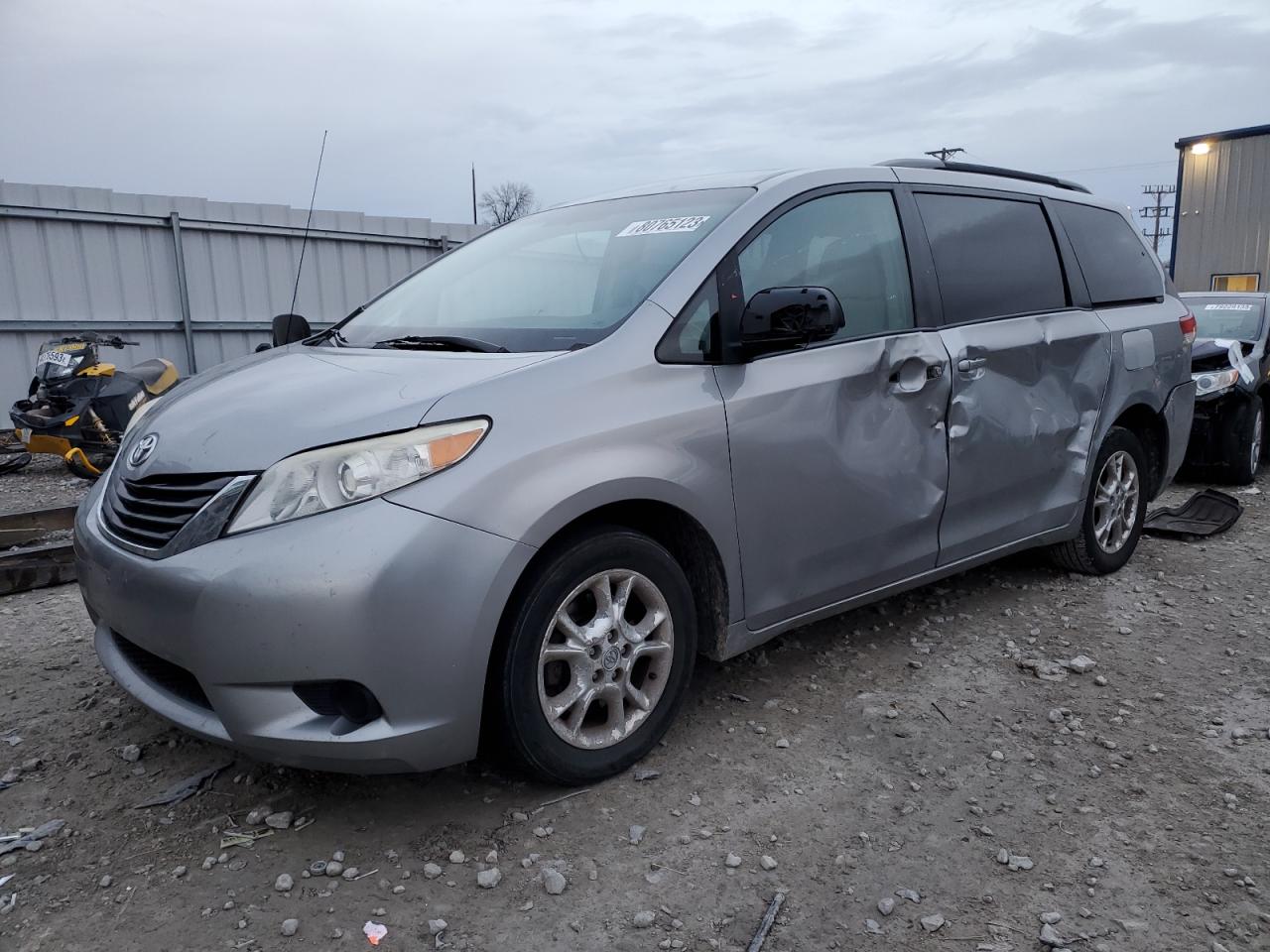 Image 1 of 2011 TOYOTA SIENNA LE 2011 with VIN 5TDKK3DC6BS013733