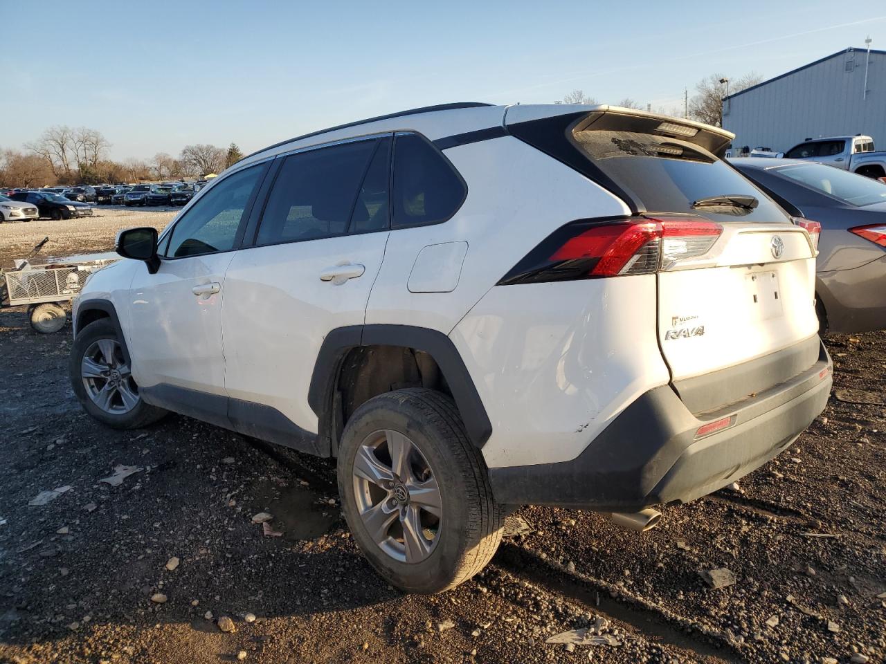 Изображение 2 2022 TOYOTA RAV4 XLE 2022 с VIN 2T3W1RFV8NC191881