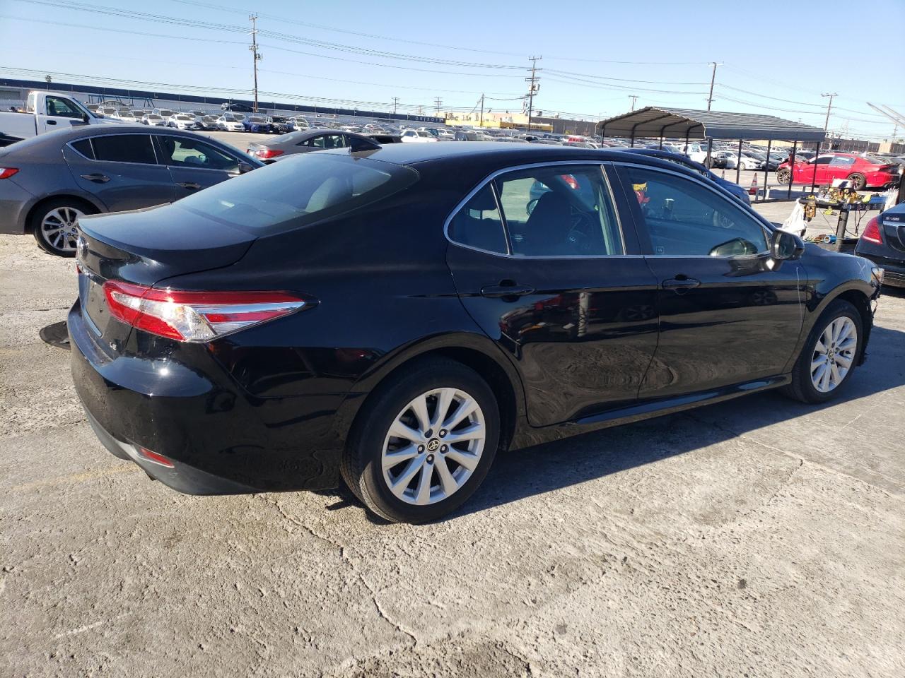 Obraz 3 z 2020 TOYOTA CAMRY LE 2020 z VIN 4T1C11AK9LU991322