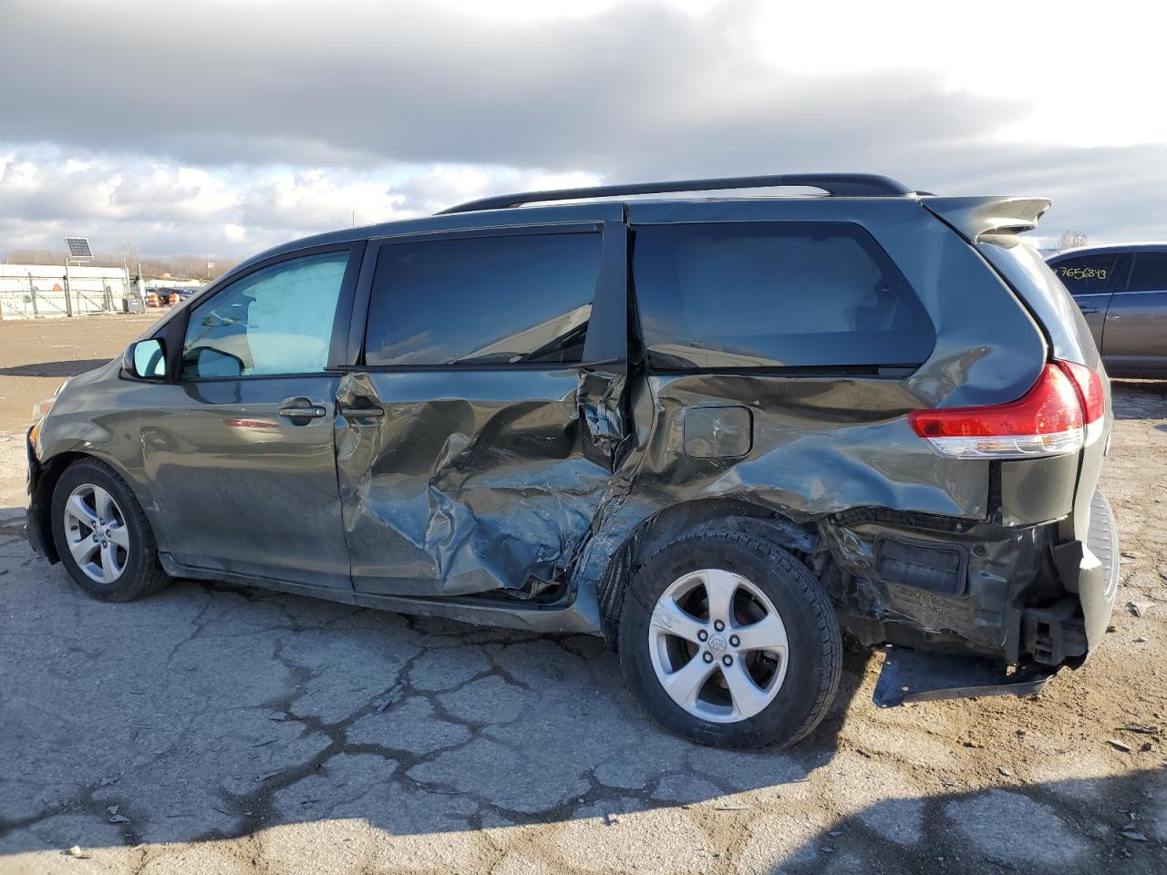 Image 2 of 2011 TOYOTA SIENNA LE 2011 with VIN 5TDKK3DC2BS127549