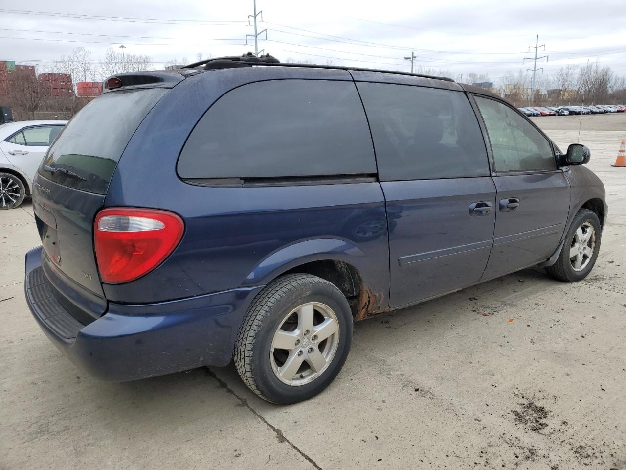 Image 3 of 2005 DODGE GRAND CARAVAN SXT 2005 with VIN 2D4GP44L45R334733