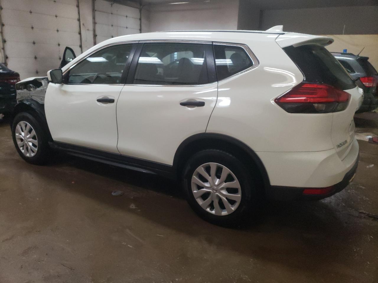 Изображение 2 2017 NISSAN ROGUE S 2017 с VIN KNMAT2MV8HP510659