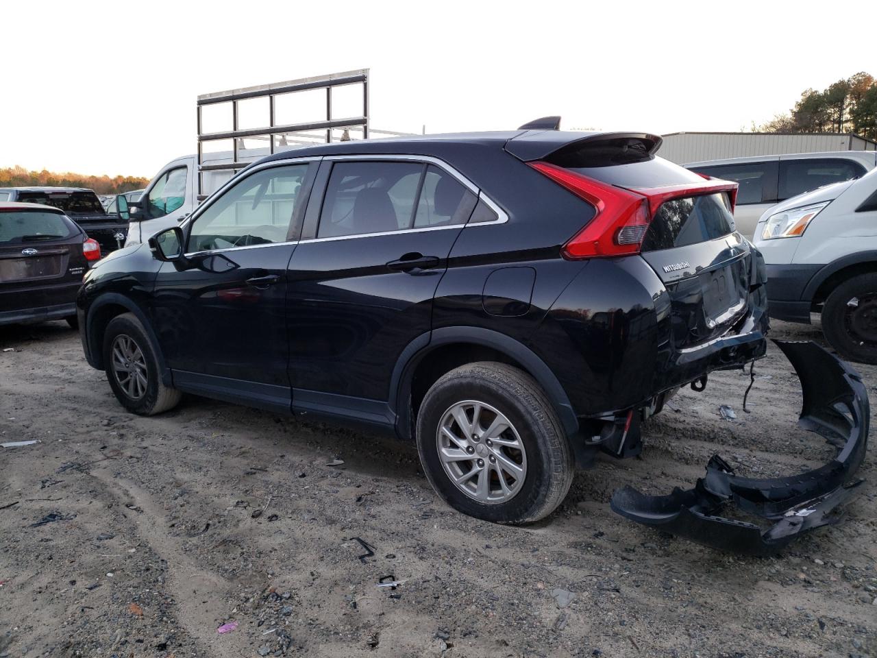 Obraz 2 z 2018 MITSUBISHI ECLIPSE CROSS ES 2018 z VIN JA4AT3AA8JZ069370