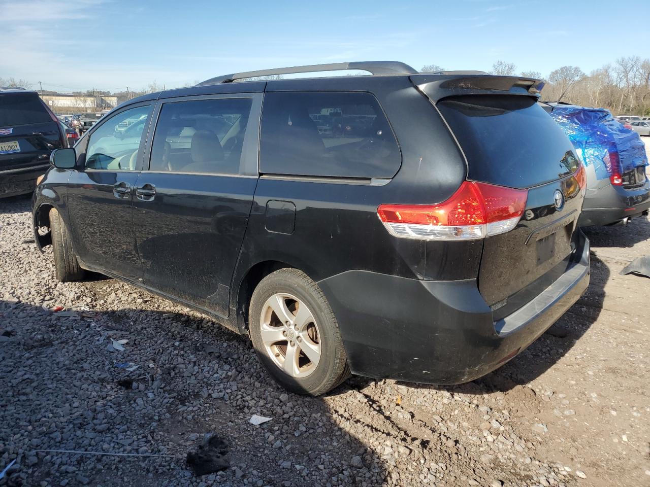 Изображение 2 2013 TOYOTA SIENNA LE 2013 с VIN 5TDKK3DC2DS339466