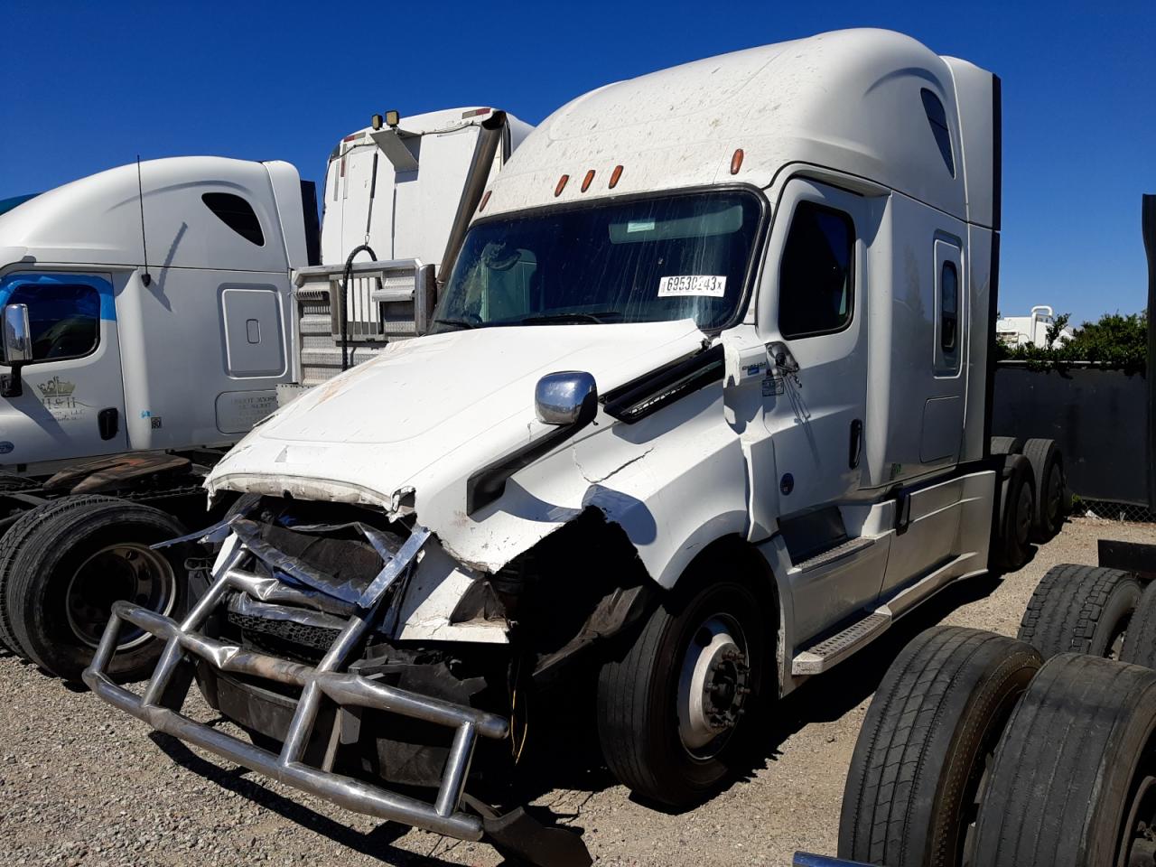 Image 2 of 2020 FREIGHTLINER CASCADIA 126  2020 with VIN 3AKJHHDR0LSLT1245