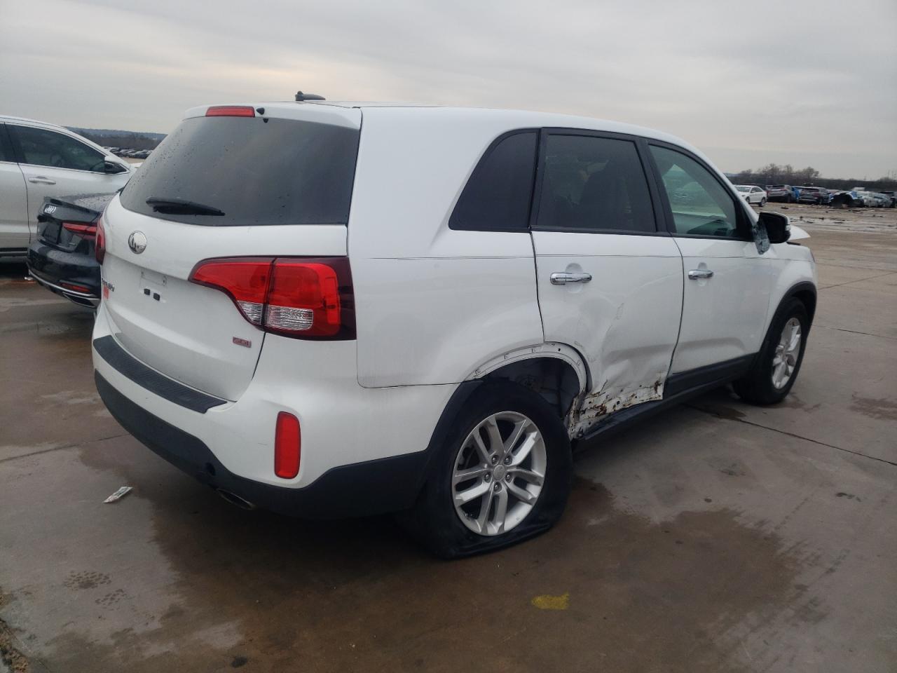 Image 3 of 2015 KIA SORENTO LX 2015 with VIN 5XYKT3A64FG594213