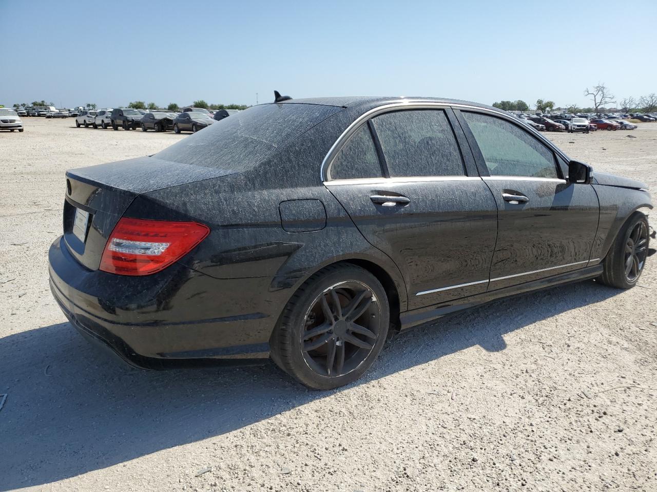 Obraz 3 z Mercedes-Benz C 250 2014 z VIN WDDGF4HB1EA932726