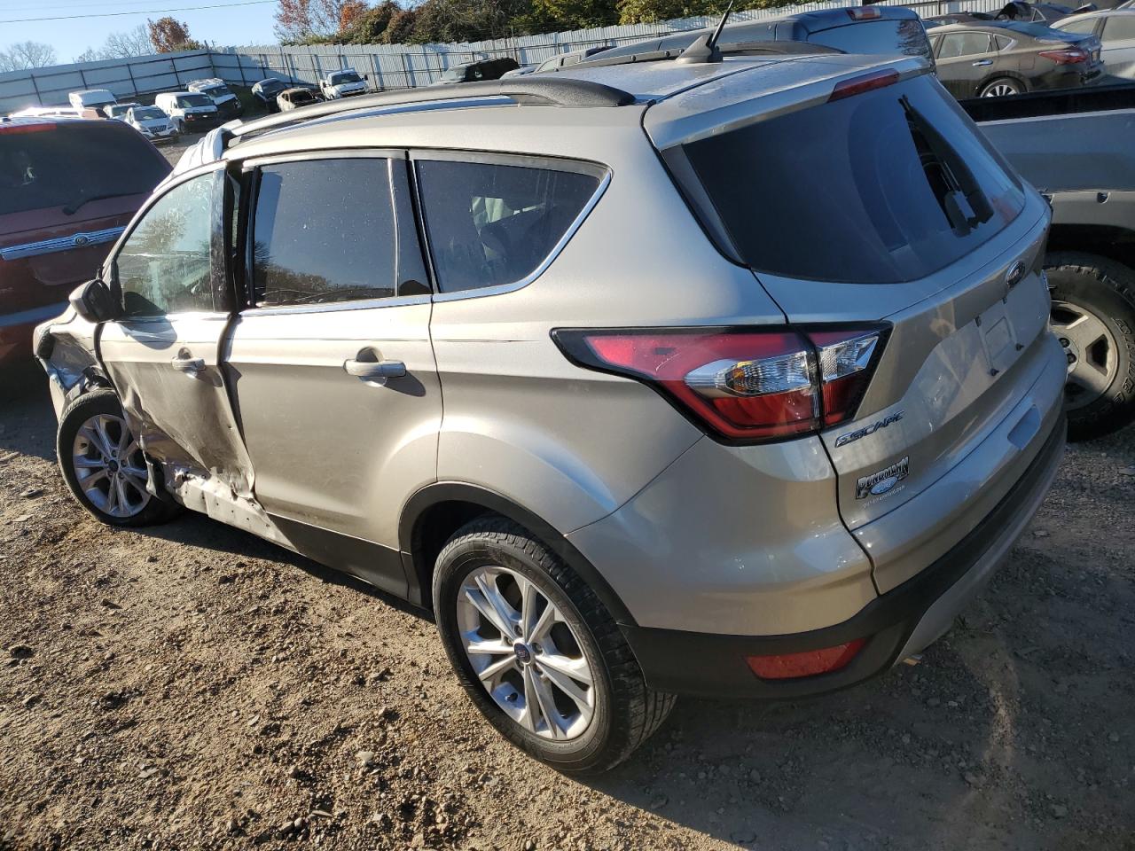 Image 2 of 2018 FORD ESCAPE SE 2018 with VIN 1FMCU0GD8JUD59127