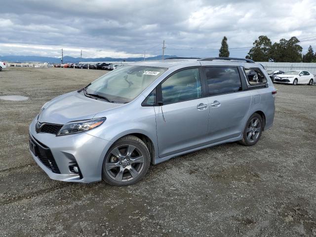 Image 1 of 2018 TOYOTA SIENNA SE 2018 with VIN 5TDXZ3DC6JS958455