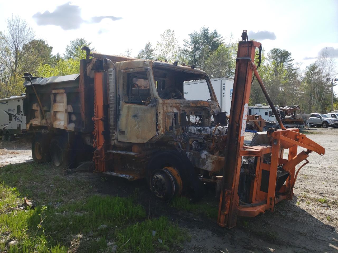 Image 1 of 2003 VOLVO VHD  2003 with VIN 4V5KC9GGX3N340495
