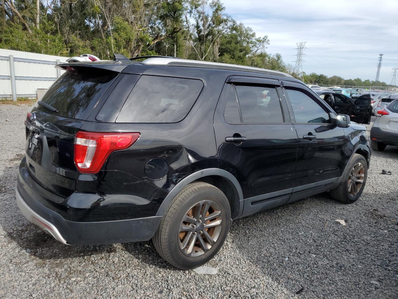 Изображение 3 2017 FORD EXPLORER XLT 2017 с VIN 1FM5K7D81HGA80819