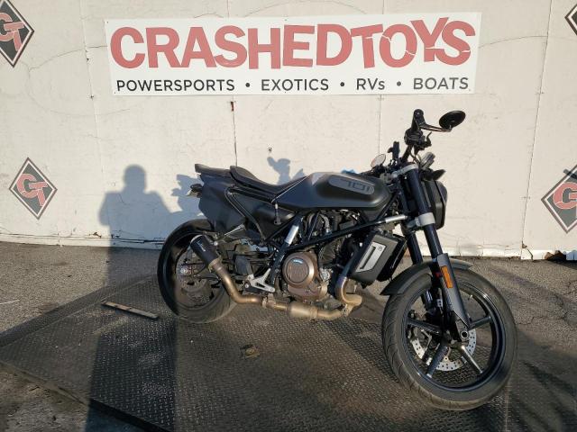 2019 HUSQVARNA SVARTPILEN 701  2019 image