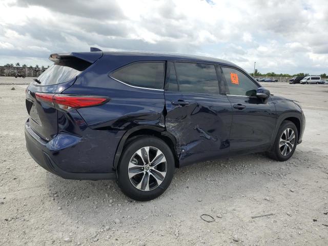 Obraz 3 z 2022 TOYOTA HIGHLANDER XLE 2022 z VIN 5TDGZRAH0NS544628