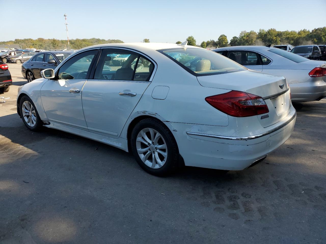 Изображение 2 Hyundai Genesis 3.8L 2013 с VIN KMHGC4DD0DU215284