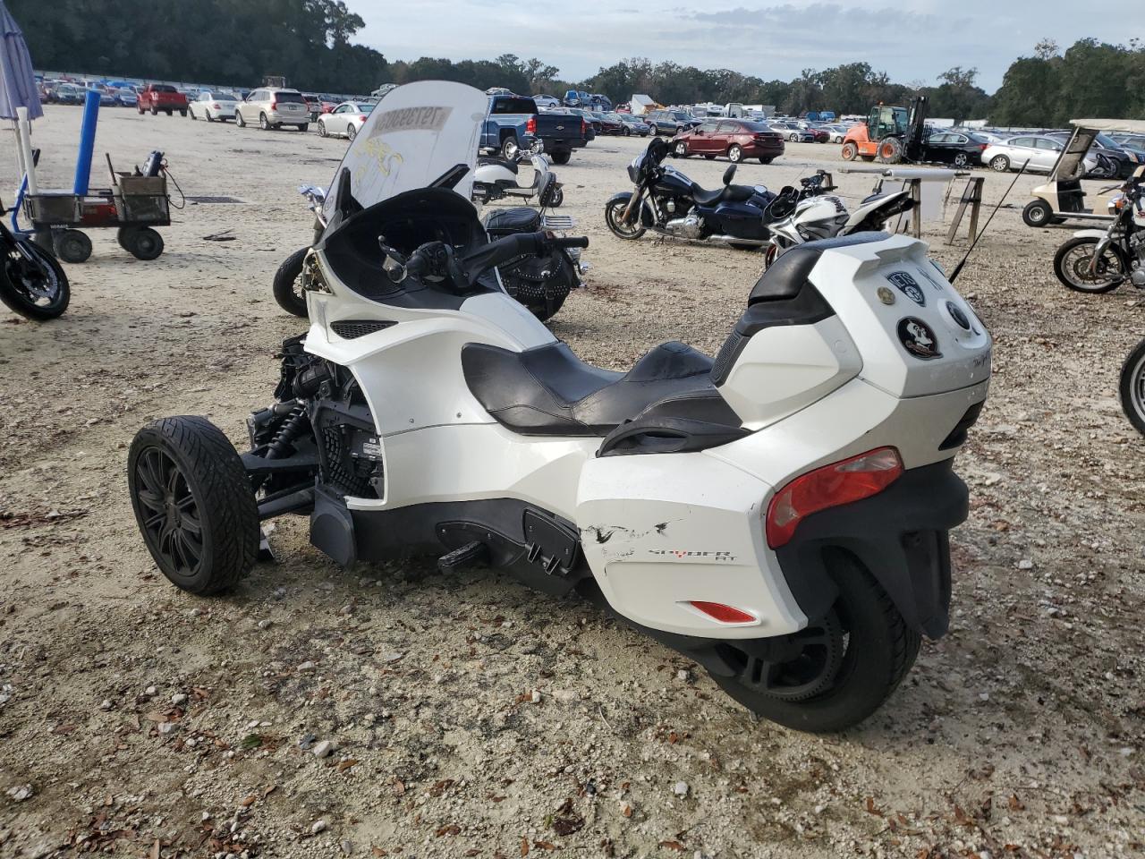 Image 3 of 2018 CAN-AM SPYDER ROADSTER RT 2018 with VIN 2BXNBDD27JV001258
