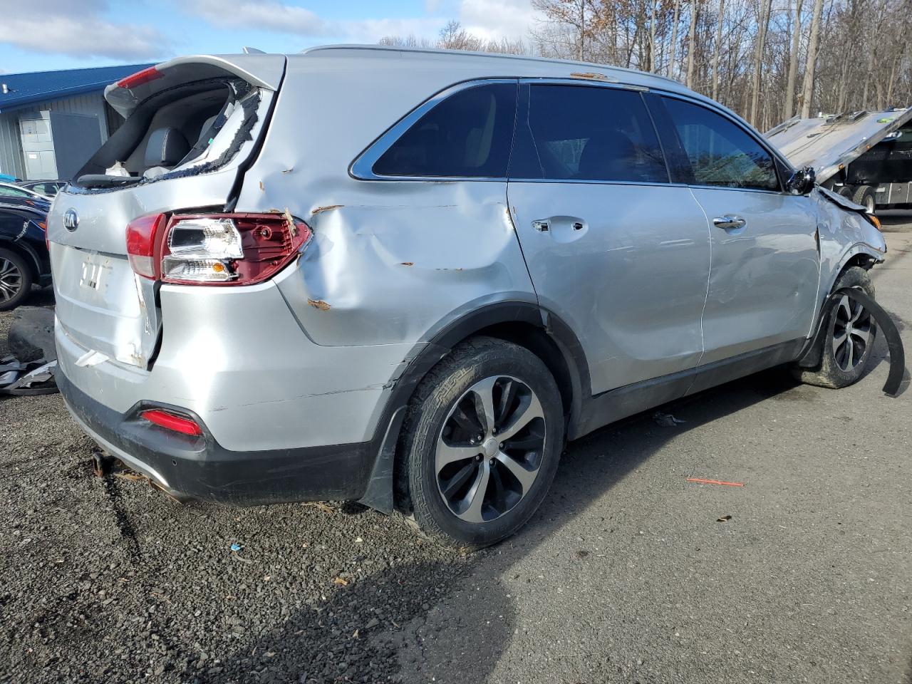 Image 3 of 2018 KIA SORENTO EX 2018 with VIN 5XYPHDA56JG402237