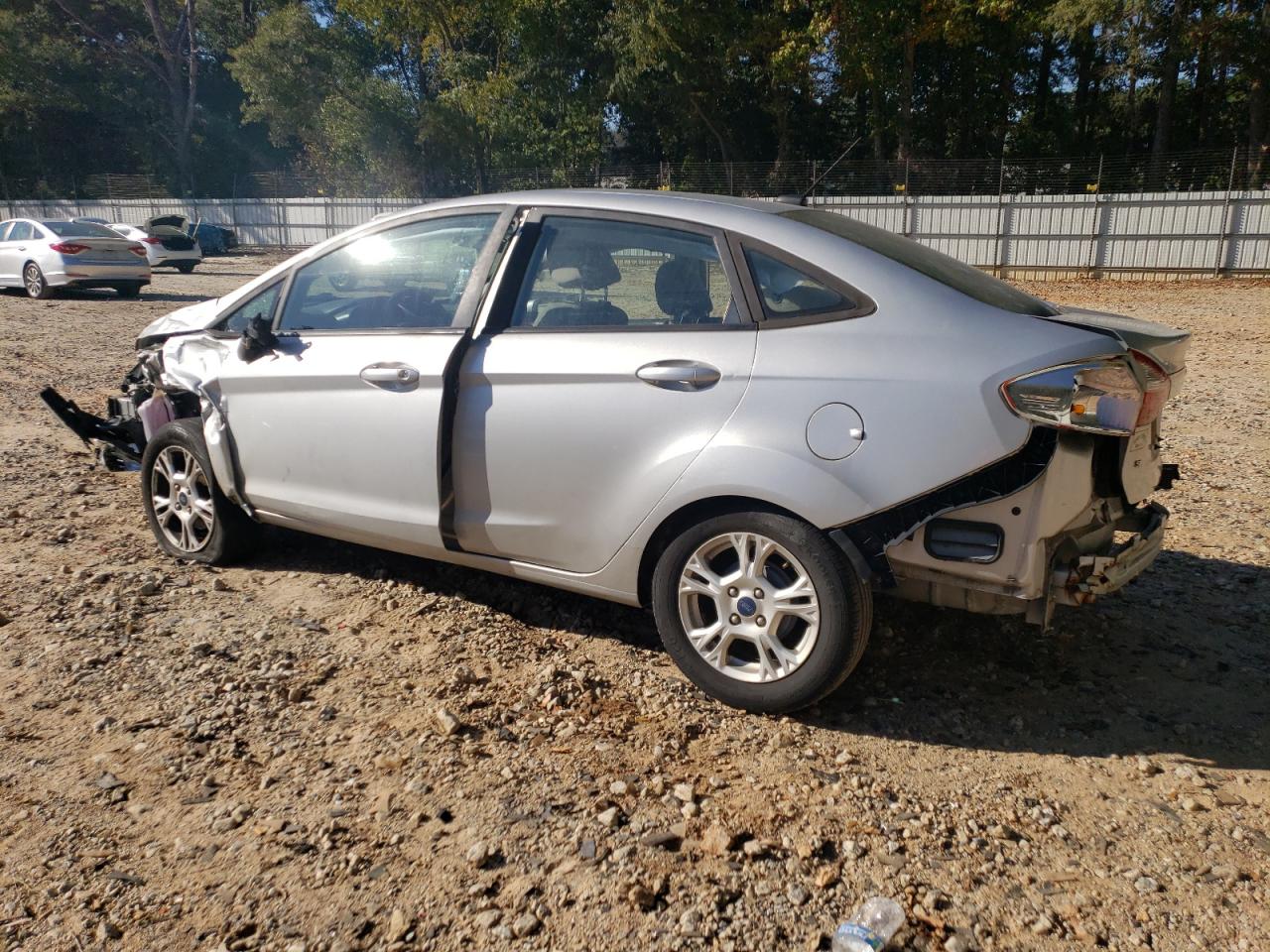 Изображение 2 2015 FORD FIESTA SE 2015 с VIN 3FADP4BJ5FM207683
