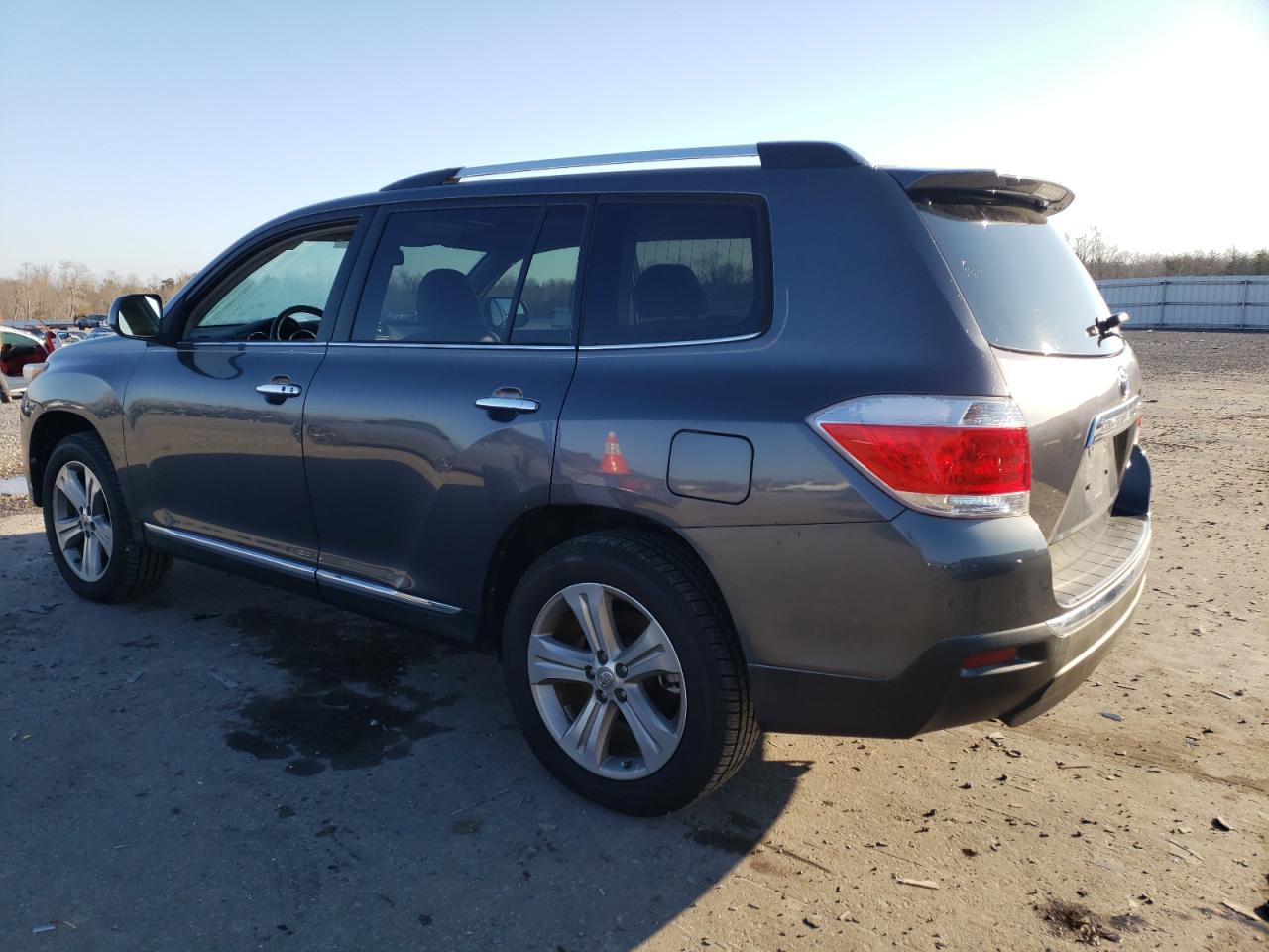 Image 2 of 2013 TOYOTA HIGHLANDER LIMITED 2013 with VIN 5TDDK3EH9DS238511