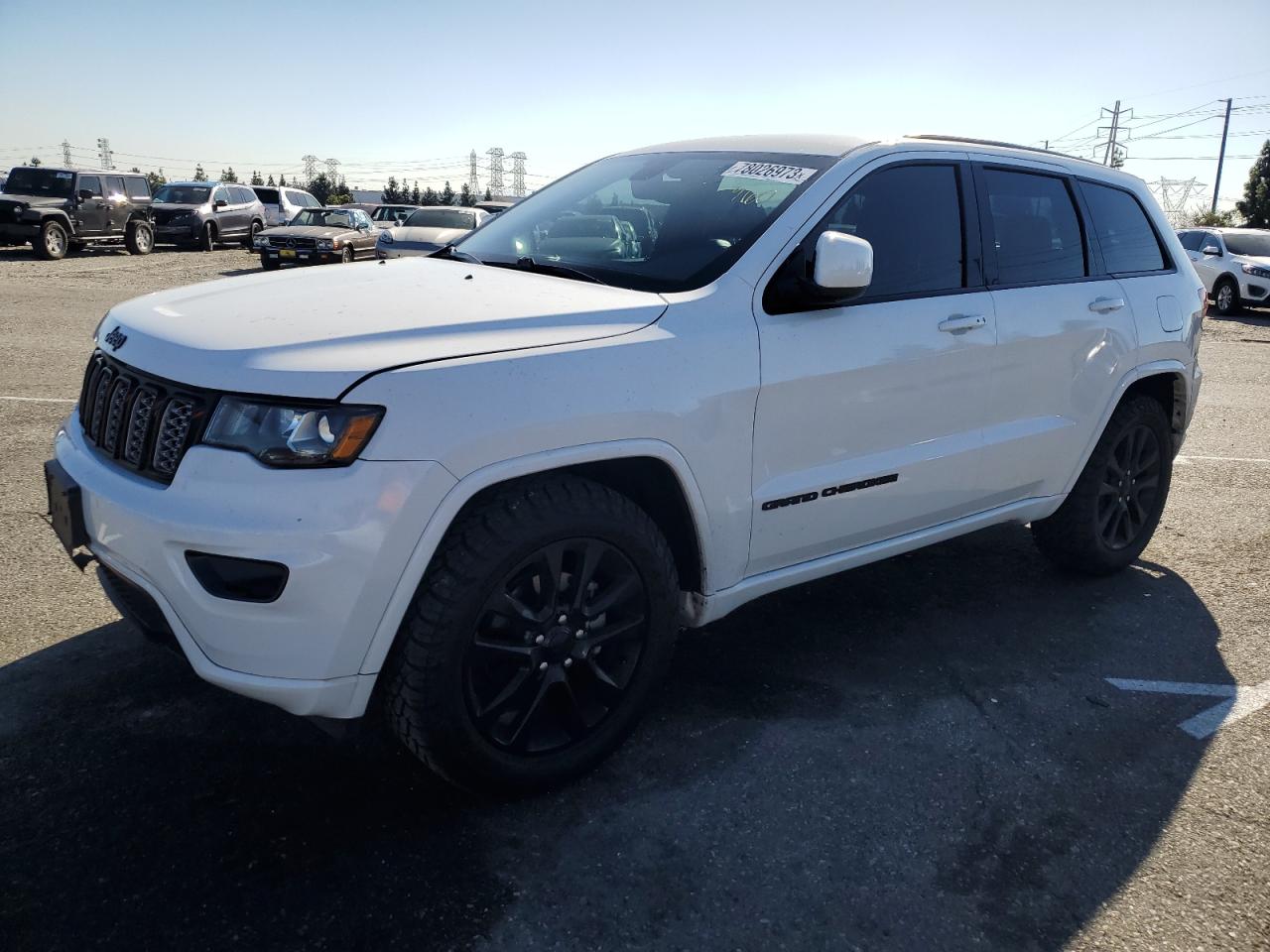 Obraz 1 z 2017 JEEP GRAND CHEROKEE LAREDO 2017 z VIN 1C4RJEAGXHC868501