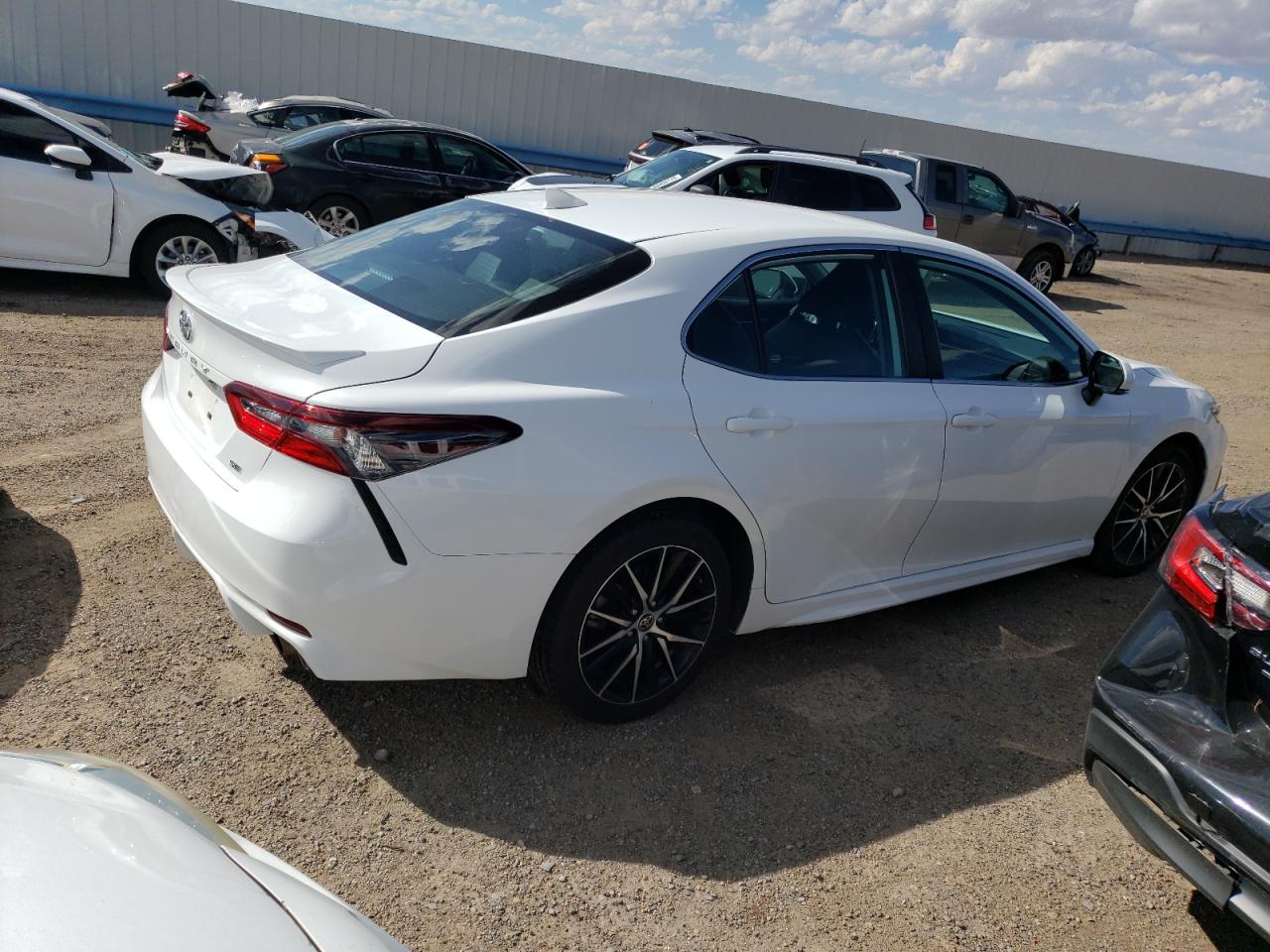 Изображение 3 2022 TOYOTA CAMRY SE 2022 с VIN 4T1G11AK9NU664004