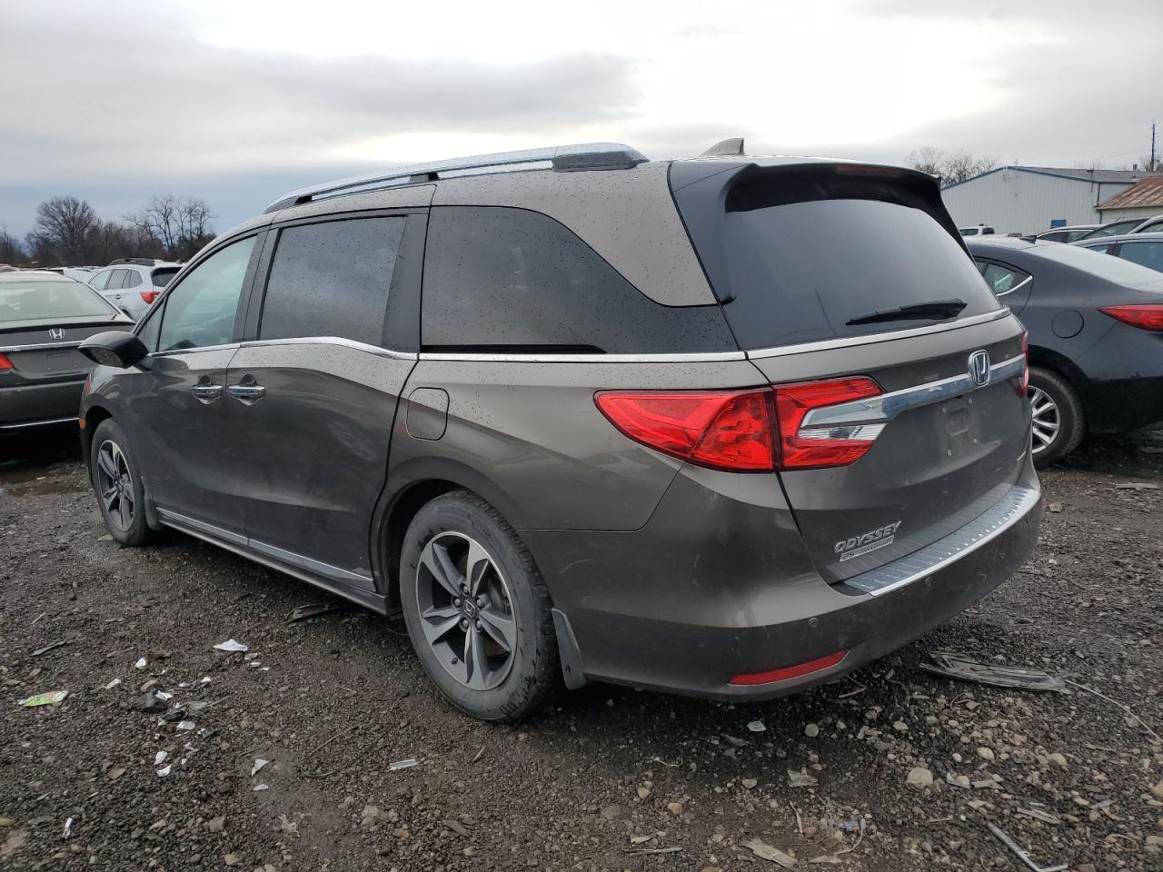 Obraz 2 z 2020 HONDA ODYSSEY TOURING 2020 z VIN 5FNRL6H83LB002178