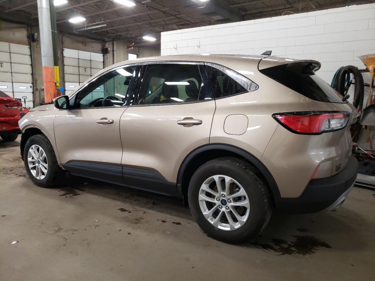 Image 2 of 2020 FORD ESCAPE SE 2020 with VIN 1FMCU9G68LUB82362