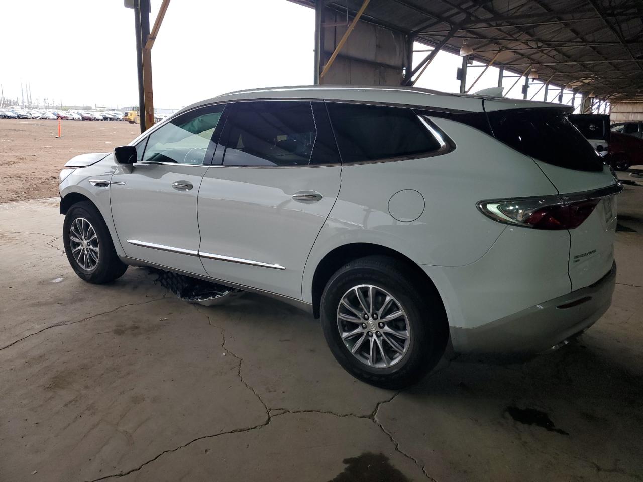 Изображение 2 2022 BUICK ENCLAVE PREMIUM 2022 с VIN 5GAEVBKW7NJ131921