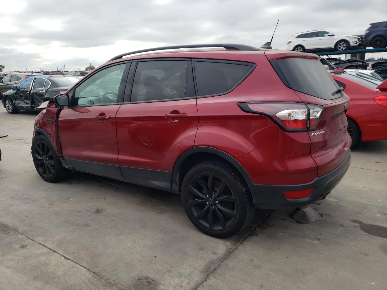 Изображение 2 2018 FORD ESCAPE SE 2018 с VIN 1FMCU9GD2JUC69895