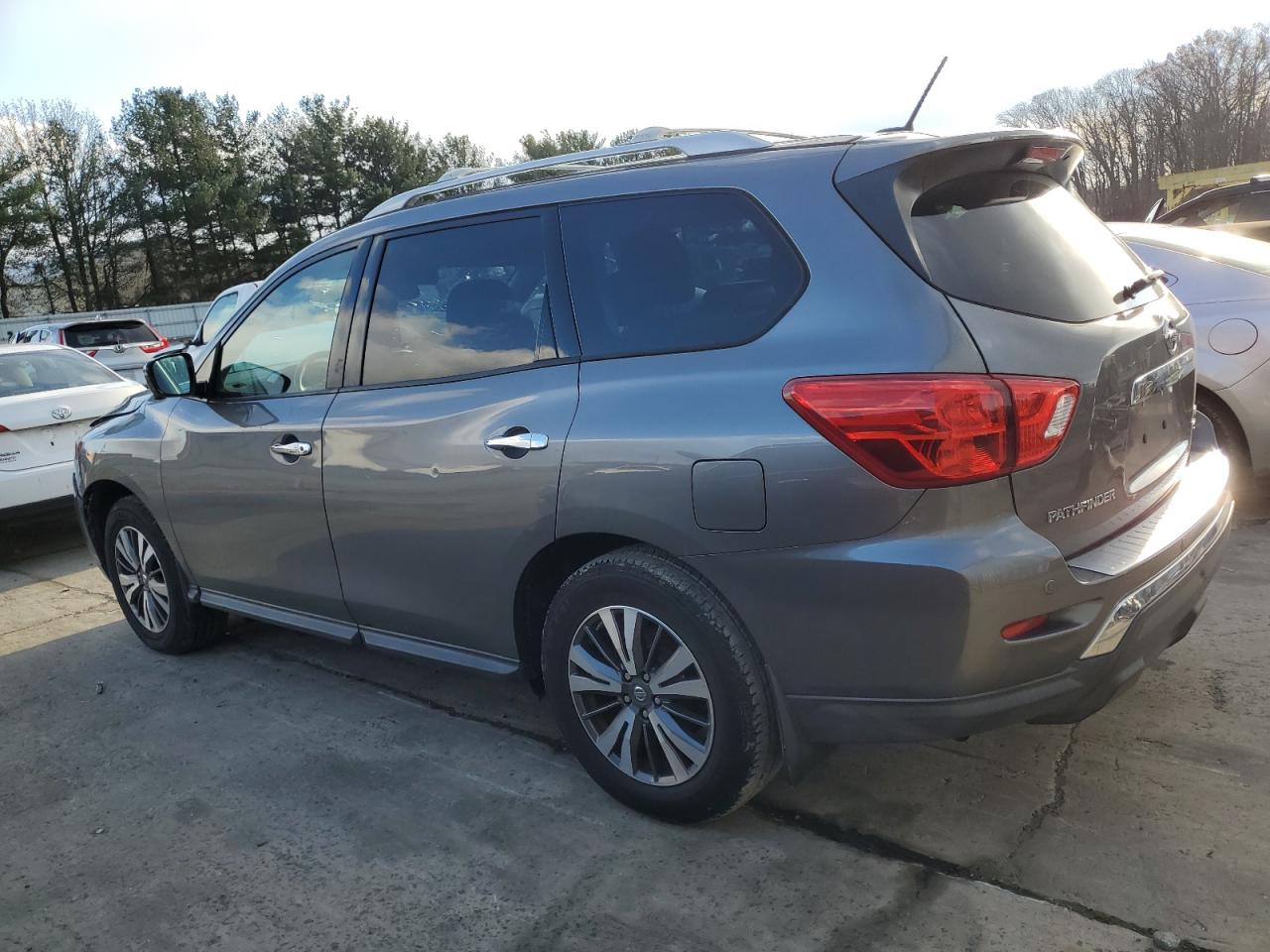 Obraz 2 z 2017 NISSAN PATHFINDER S 2017 z VIN 5N1DR2MM4HC655851