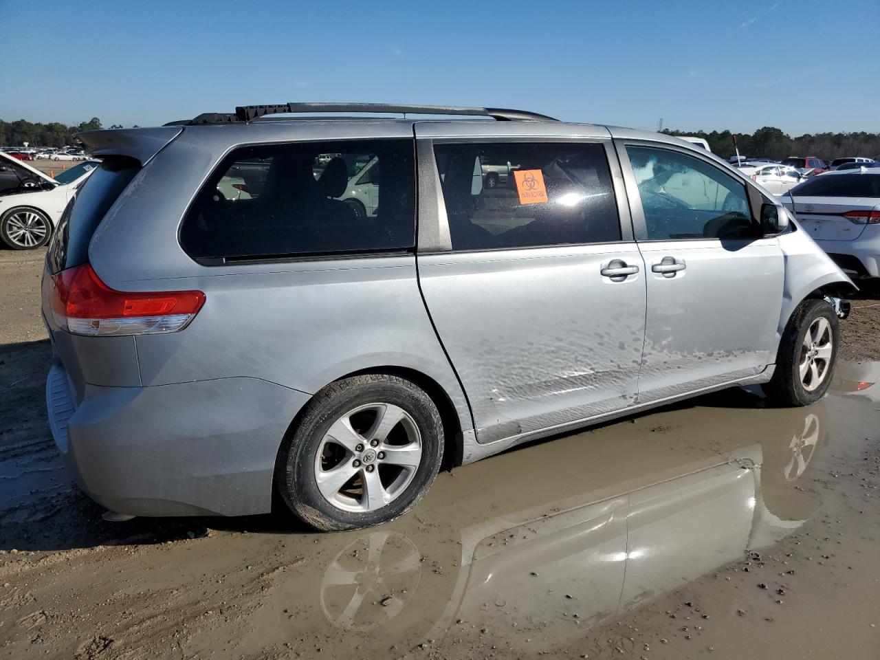 Image 3 of 2011 TOYOTA SIENNA LE 2011 with VIN 5TDKK3DC2BS113764