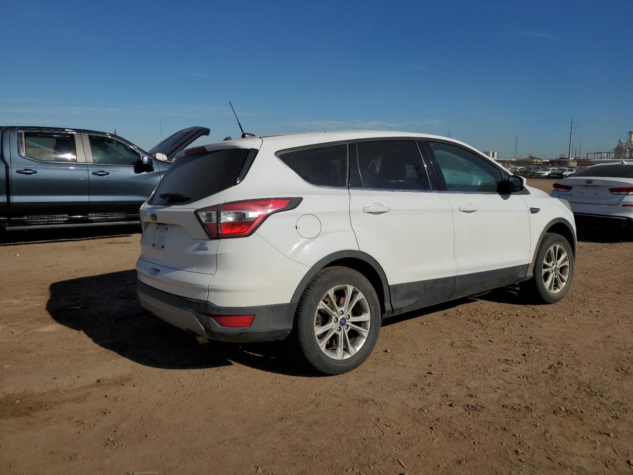 Image 3 of 2017 FORD ESCAPE SE 2017 with VIN 1FMCU0GD0HUB09018