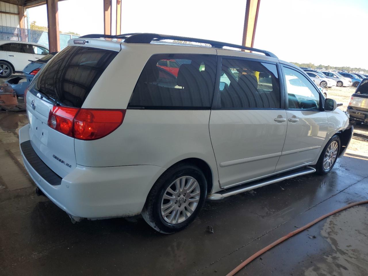 Изображение 3 2010 TOYOTA SIENNA XLE 2010 с VIN 5TDYK4CC1AS342260