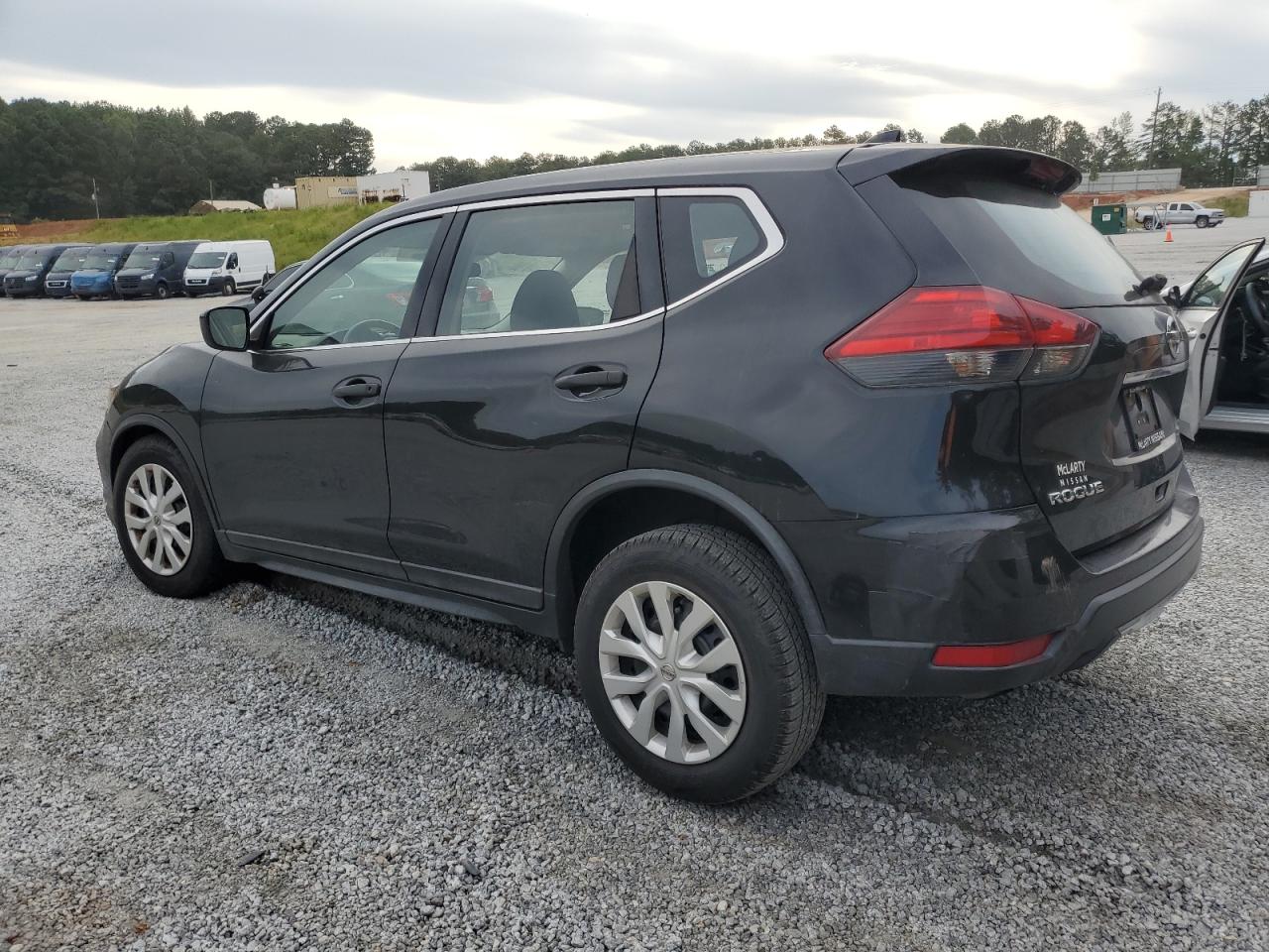 Image 2 of Nissan Rogue S 2017 with VIN KNMAT2MTXHP531365