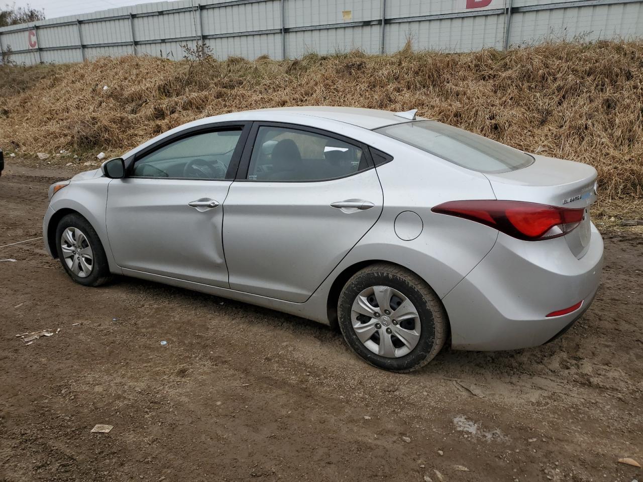 Image 2 of 2016 HYUNDAI ELANTRA SE 2016 with VIN 5NPDH4AE1GH677745
