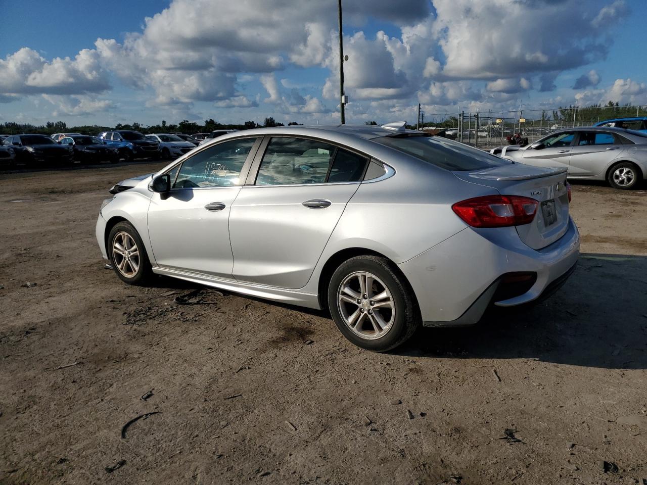 Изображение 2 2017 CHEVROLET CRUZE LT 2017 с VIN 1G1BE5SM8H7261587