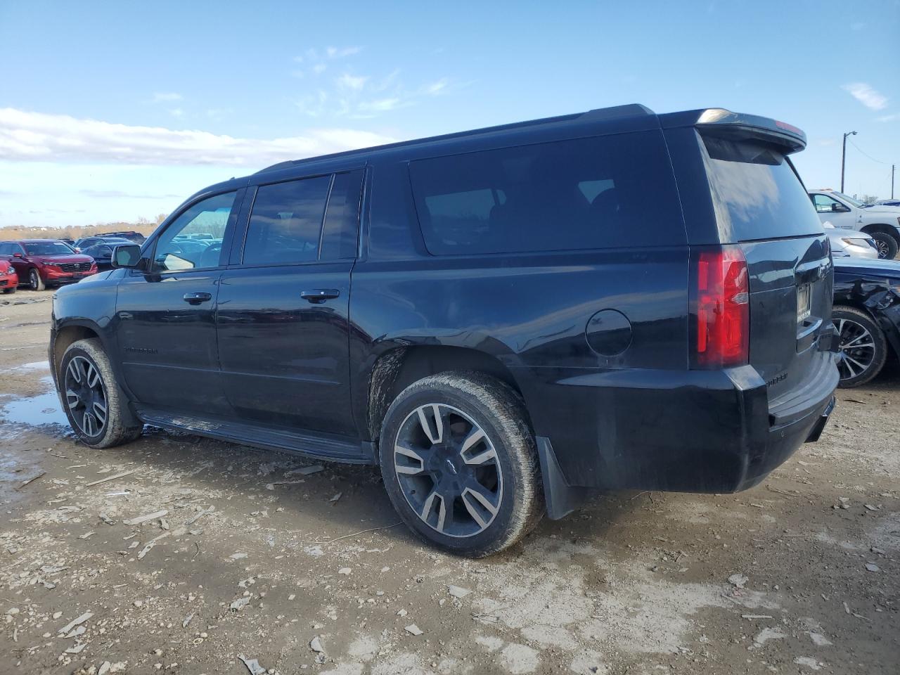 Image 2 of 2019 CHEVROLET SUBURBAN C1500 PREMIER 2019 with VIN 1GNSCJKJ2KR194516