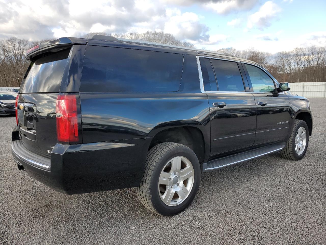 Image 3 of 2017 CHEVROLET SUBURBAN K1500 PREMIER 2017 with VIN 1GNSKJKC1HR198540