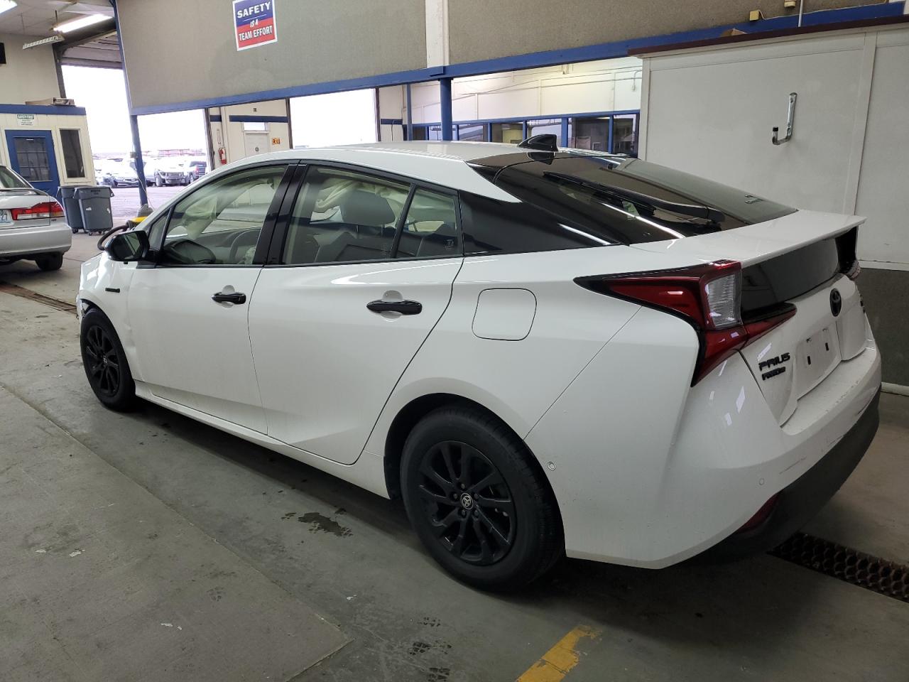 Obraz 2 z 2022 TOYOTA PRIUS LE 2022 z VIN JTDL9MFU7N3037315
