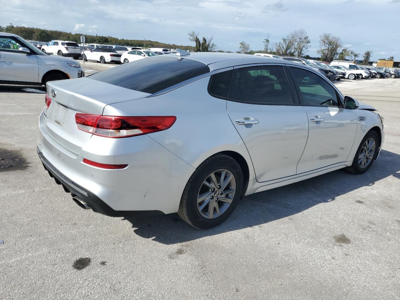 Image 3 of 2019 KIA OPTIMA LX 2019 with VIN 5XXGT4L38KG325953